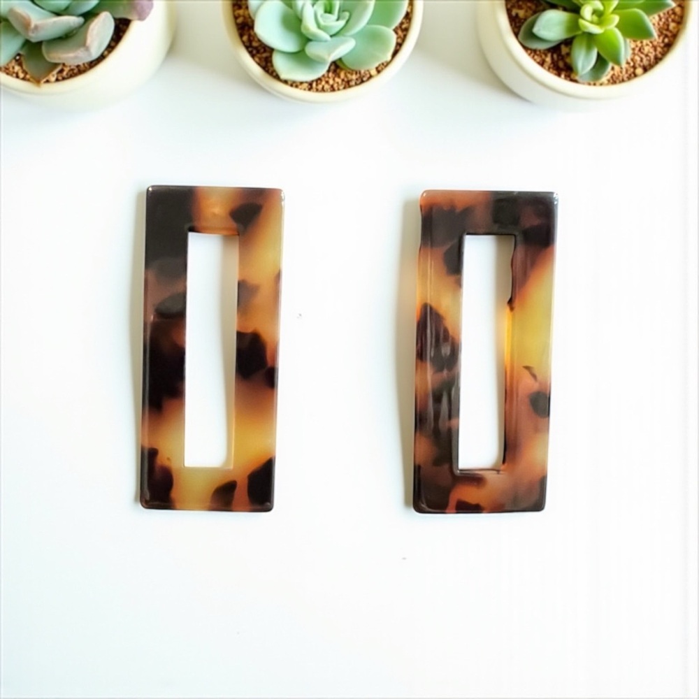 Tortoise Shell Rectangular Earrings - Picture 3 of 6